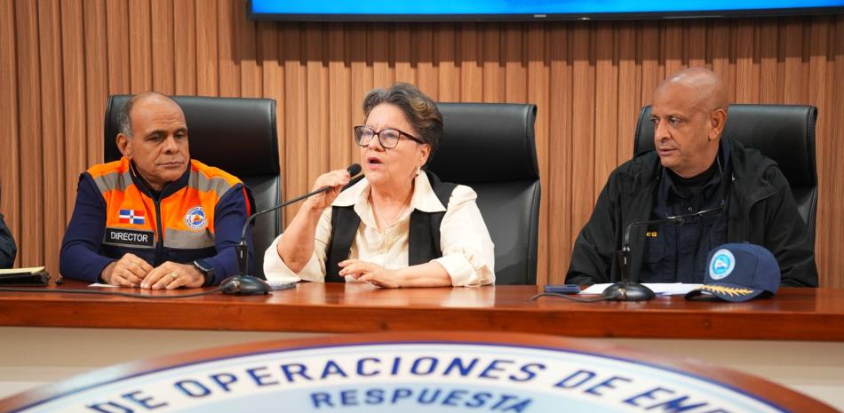 Los directores del COE, Indomet y Defensa Civil ofrecen rueda de prensa