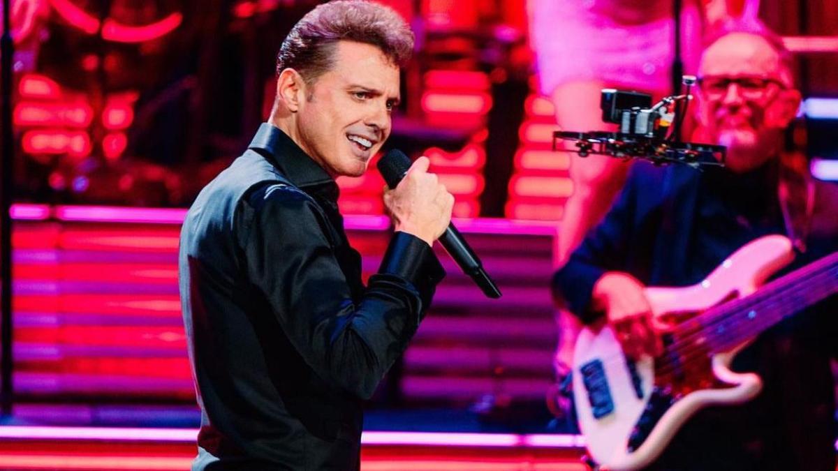 Luis Miguel se recupera de intervención quirúrgica en Nueva York