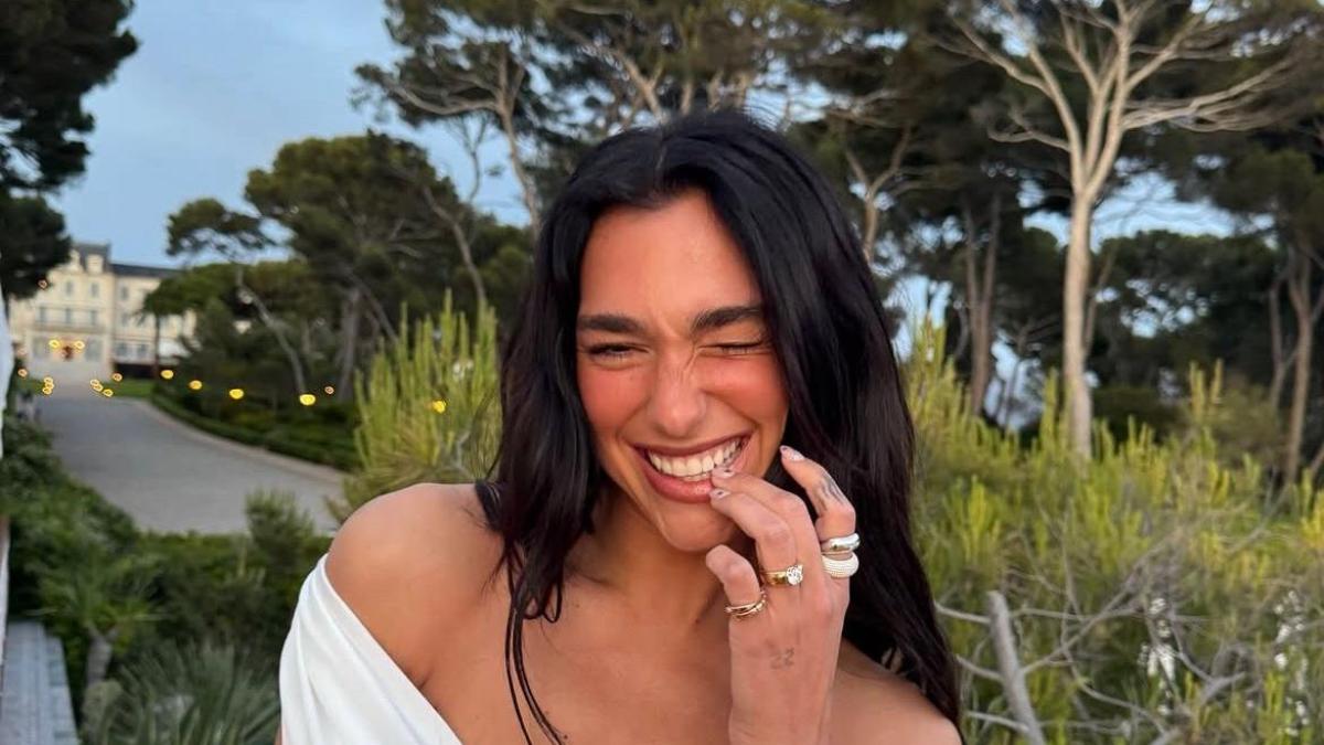Dua Lipa prepara su boda en Sicilia para principios de junio, según medios italianos