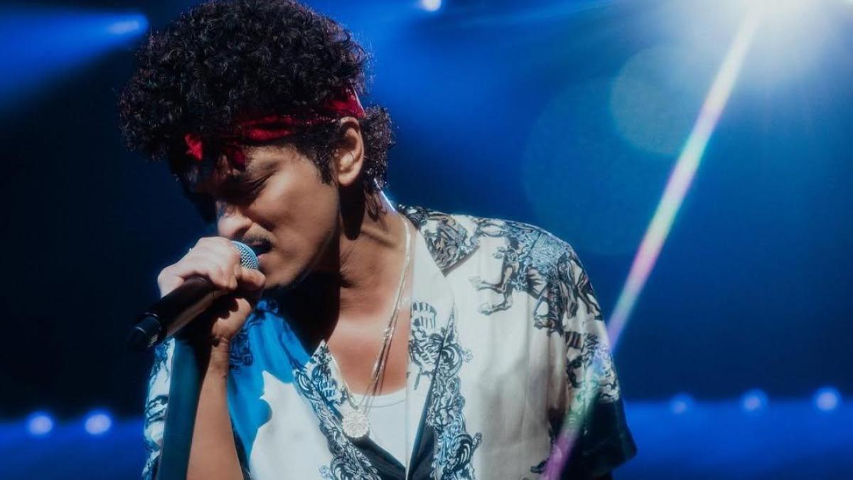 Bruno Mars, entre los artistas confirmados para actuar en la gala de los Grammy 2026