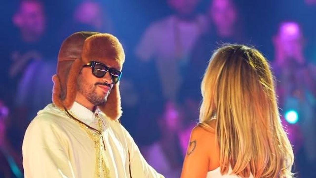 Karol G aparece como invitada sorpresa en la tercera y última función de Bad Bunny en Medellín