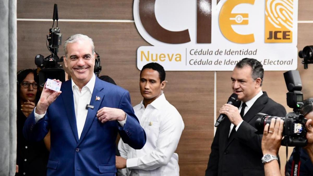 Hasta Abinader tenía soltero en la cédula, ¿qué hacer para que el nuevo documento esté actualizado?