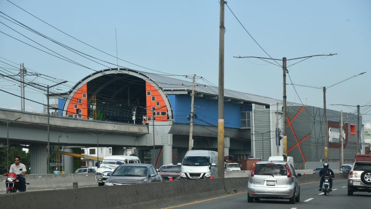 Línea 2C del Metro entra en la recta final y la gente cruza los dedos