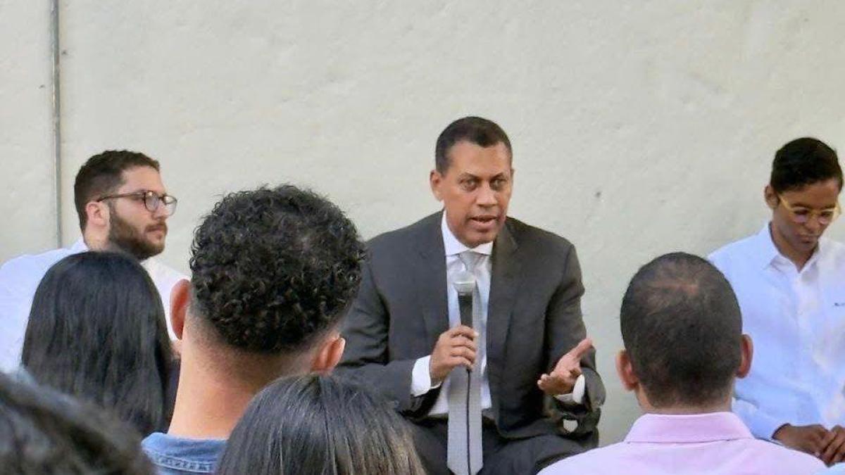 Guido Gómez Mazara: En el país “tenemos crisis de ideas”