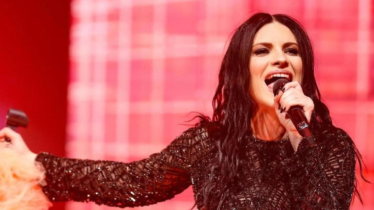 Laura Pausini regaña al público de la primera fila: “Pagan mucho, pero no se saben mis canciones”