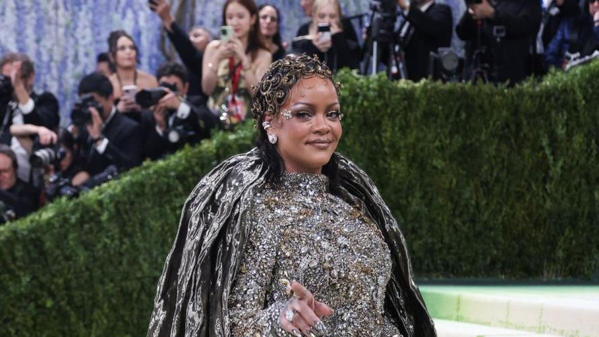 Rihanna detalla los momentos de angustia durante el tiroteo a su casa: “¡Nos están disparando!”