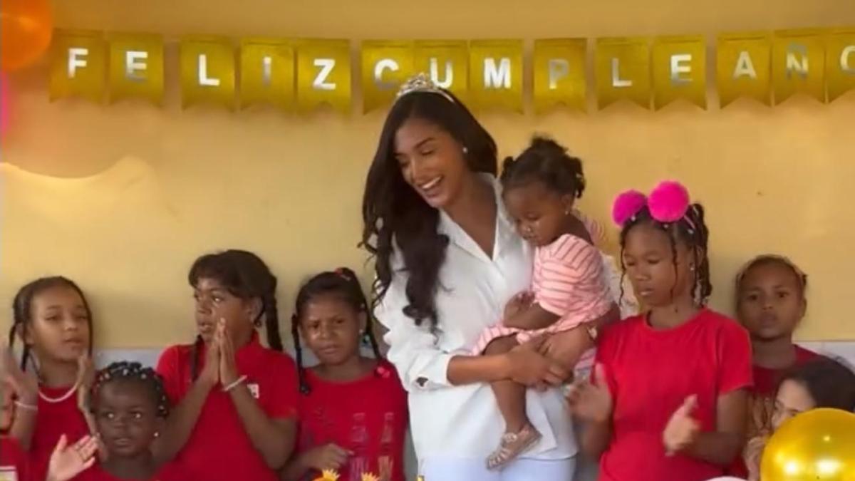 Fanáticos reúnen dinero para premiar a Celinee Santos con un ‘maletín del pueblo’