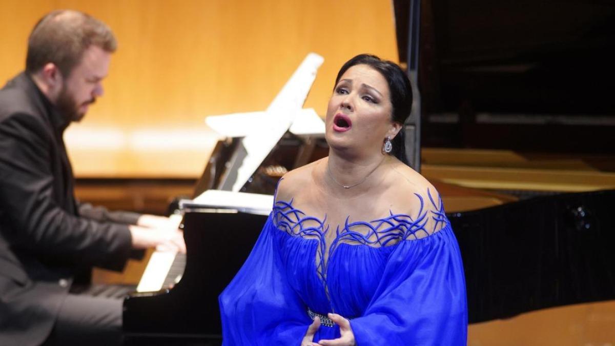 Cantante lírica Anna Netrebko cancela su actuación en teatro de Madrid por fatiga agravada por calor