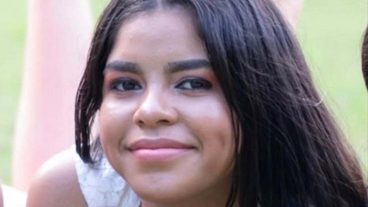 Joven muere atropellada por un vehículo en Santiago y el conductor emprendió la huida