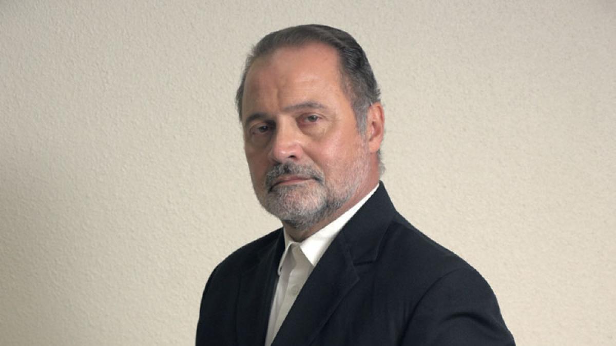 Mario Lebrón presenta su libro de poesía “Después del llanto, la sangre”