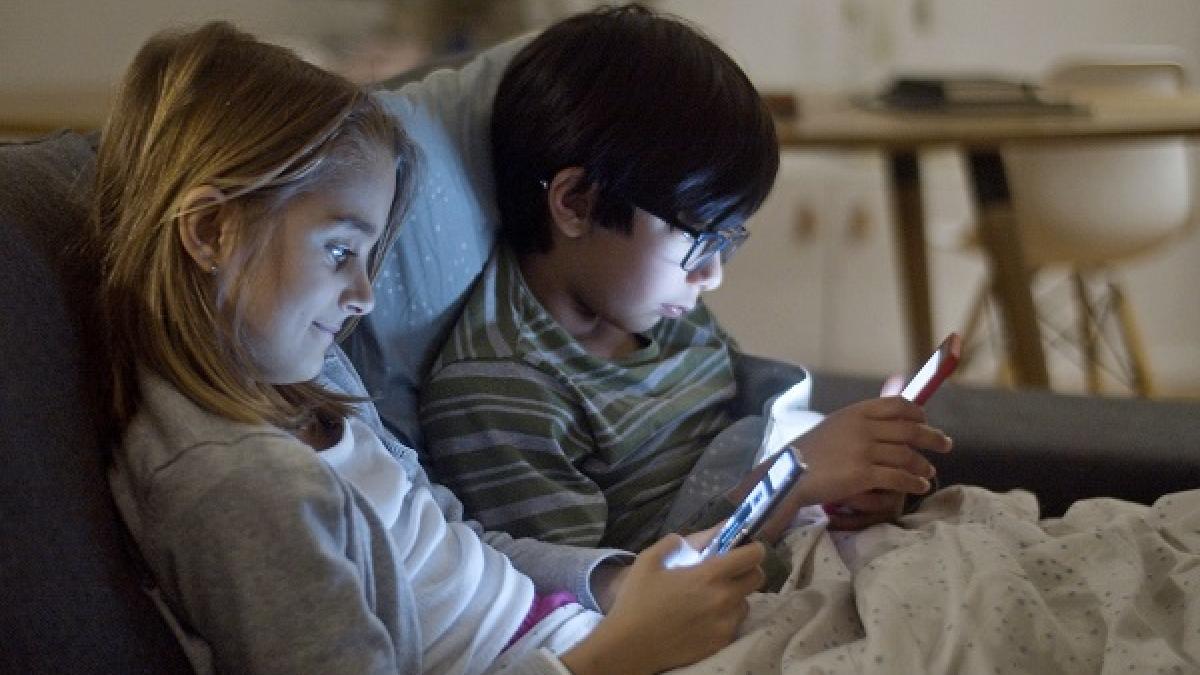 Niños invierten hasta cinco horas al día en dispositivos móviles, TECNOLOGIA