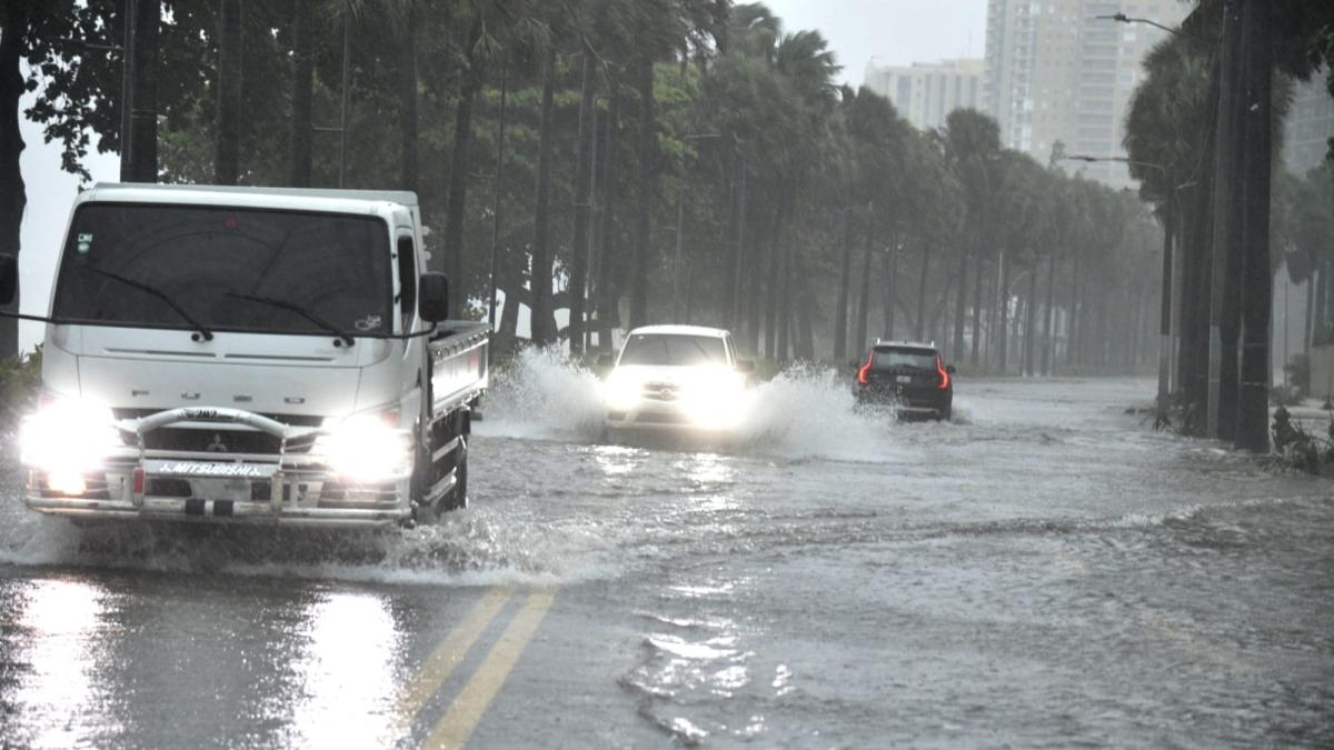 Onda tropical y vaguada dominan condiciones del tiempo este domingo  generando aguaceros
