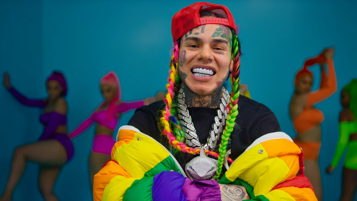 “Tekashi Gives Two Thousand Dollars to Woman with Cerebral Palsy in La Vega” |  Daily list