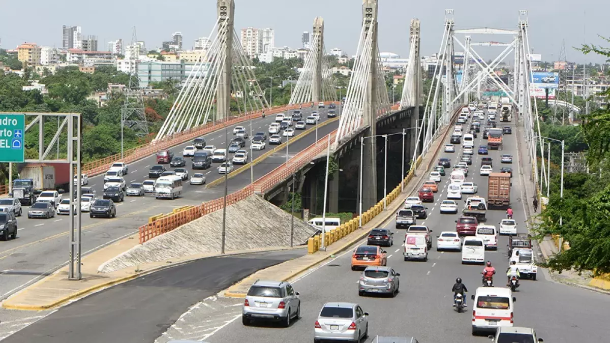Choferes y organizaciones comunitarias rechazan el aumento del marbete; sector transporte está dividido