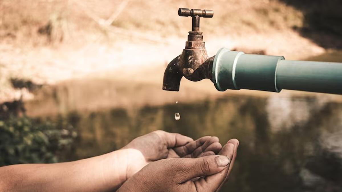 Provincias del suroeste continúan sin agua potable por salida de servicio del Asuro