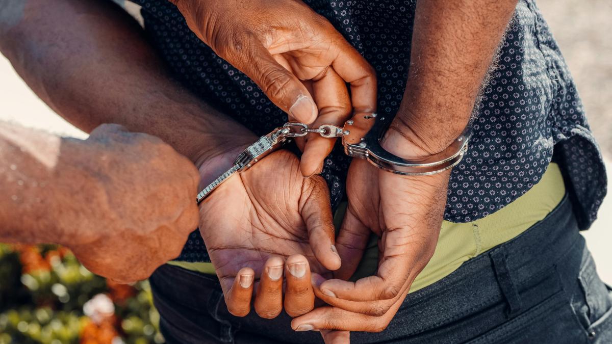 MP arresta tres personas por operaciones financieras no autorizadas