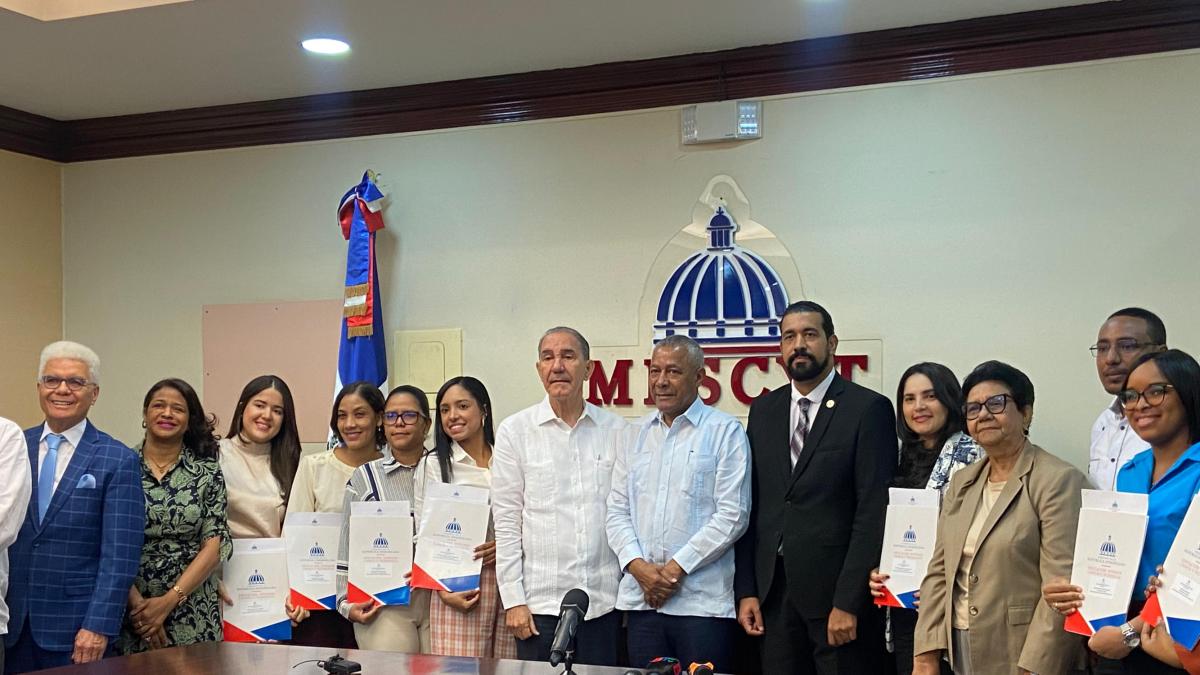 Conoce las carreras disponibles en la convocatoria de becas internacionales 2026 del Mescyt