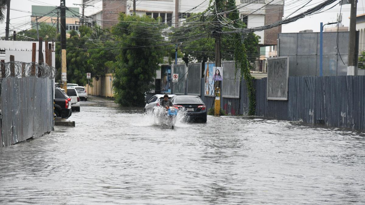 Boletín 1 del COE: Las lluvias han dejado 351 viviendas afectadas y 1,781 personas desplazadas