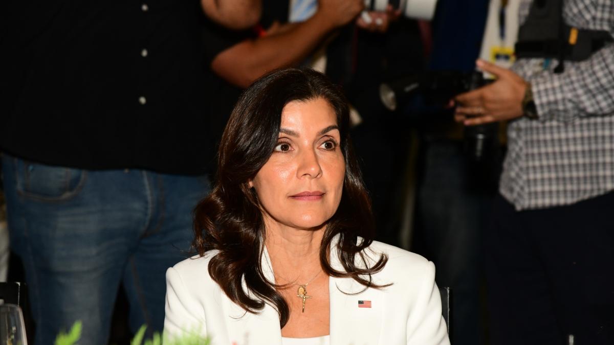 ¿Con quién se ha reunido la embajadora de Estados Unidos Leah Campos?