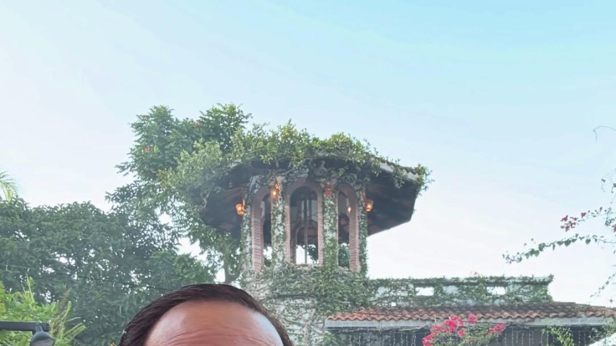 El comediante Chente Ydrach le pide matrimonio a su novia en pleno escenario