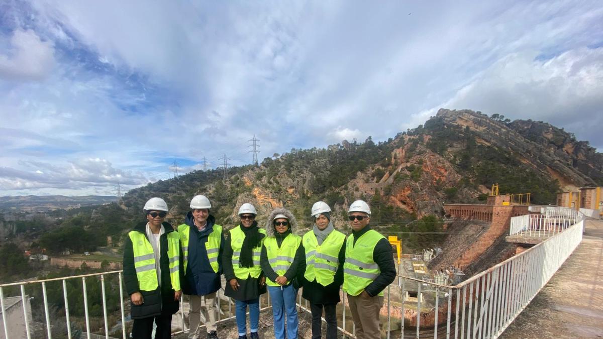 Delegación de Egehid visita hidrobombeo en construcción en Gran Canaria, España