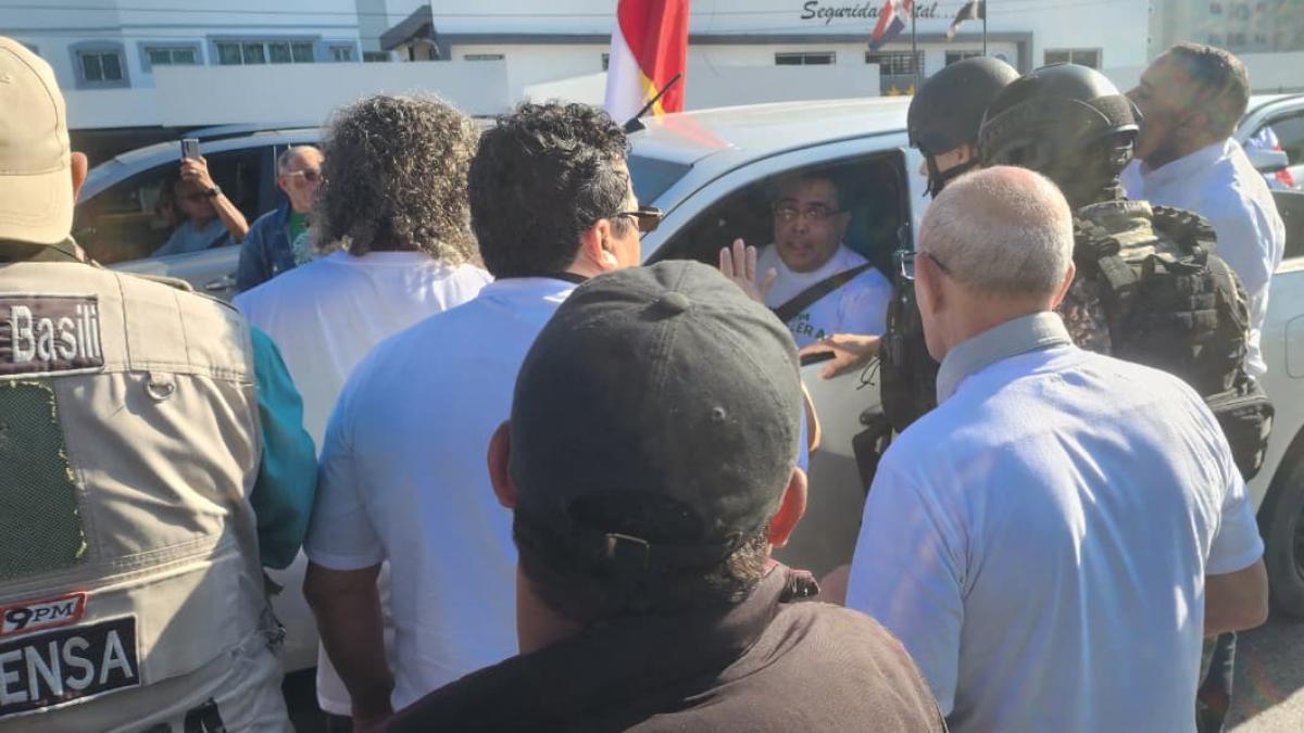 Cientos se unen a marcha caravana en contra de explotación minera el cordillera Septentrional