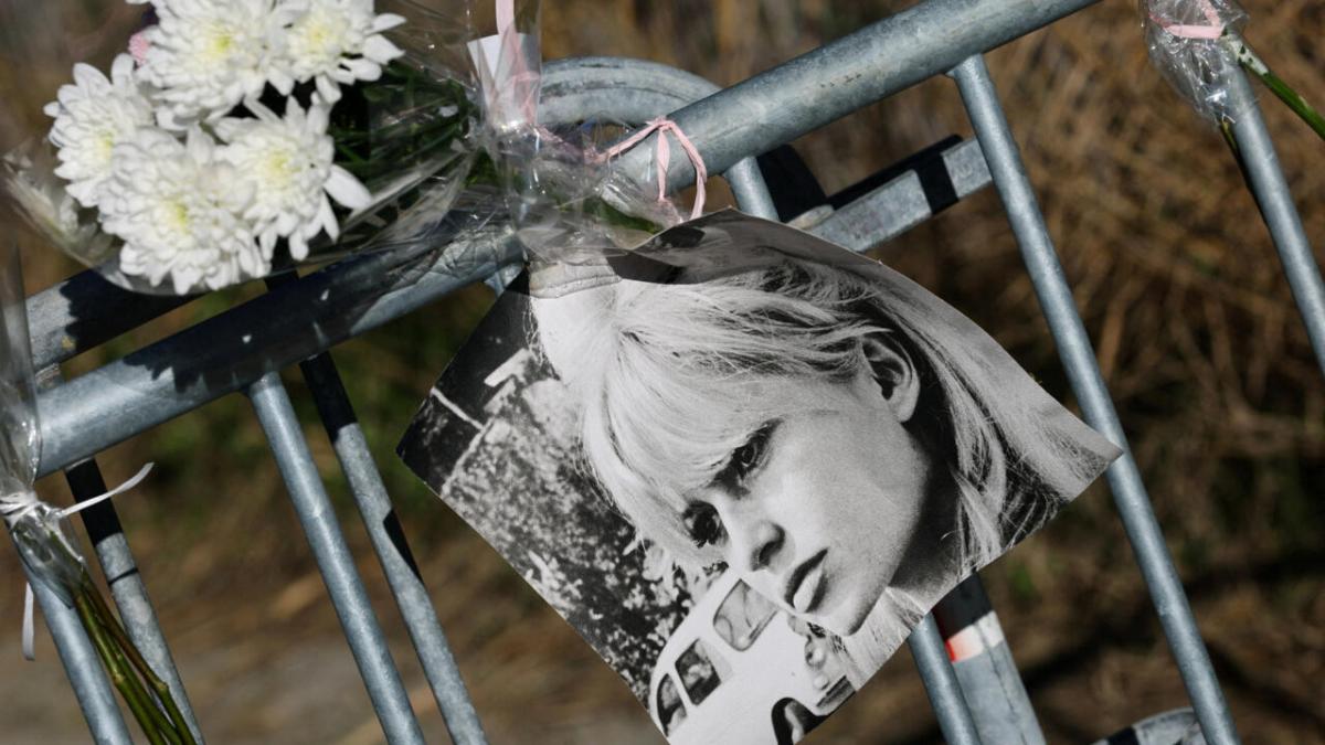 Familiares, amigos y animales homenajean a Bardot en una misa al mes de su fallecimiento
