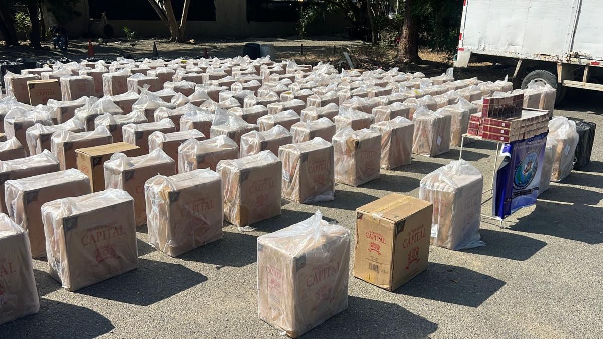 Apresan a cuatro personas y ocupan 1.6 millones de cigarrillos en operativo en Navarrete, Santiago