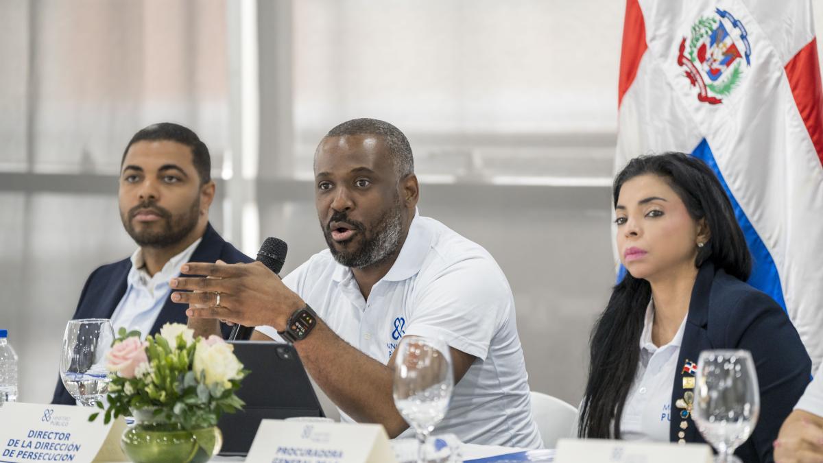 Procuraduría anuncia que fiscales usarán cámaras durante allanamientos