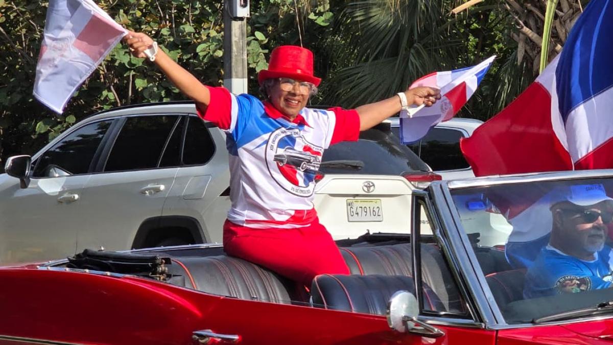 Civismo y autos clásicos en “Caravana por la Patria 2026”