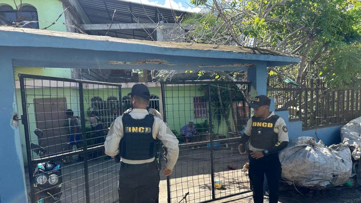 DNCD capturó a tres hombres por tráfico de drogas y otros delitos