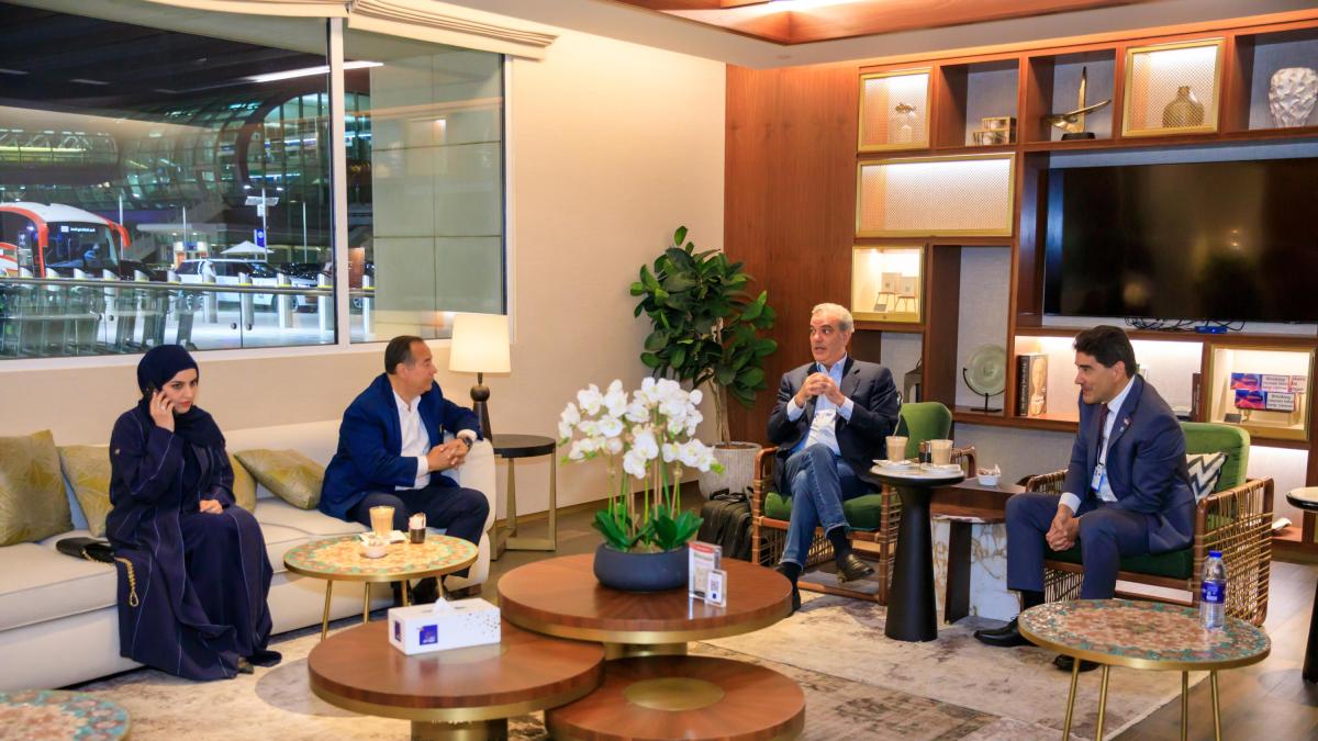 Luis Abinader llegó a Dubai para participar en la Cumbre Mundial de Gobierno 2026