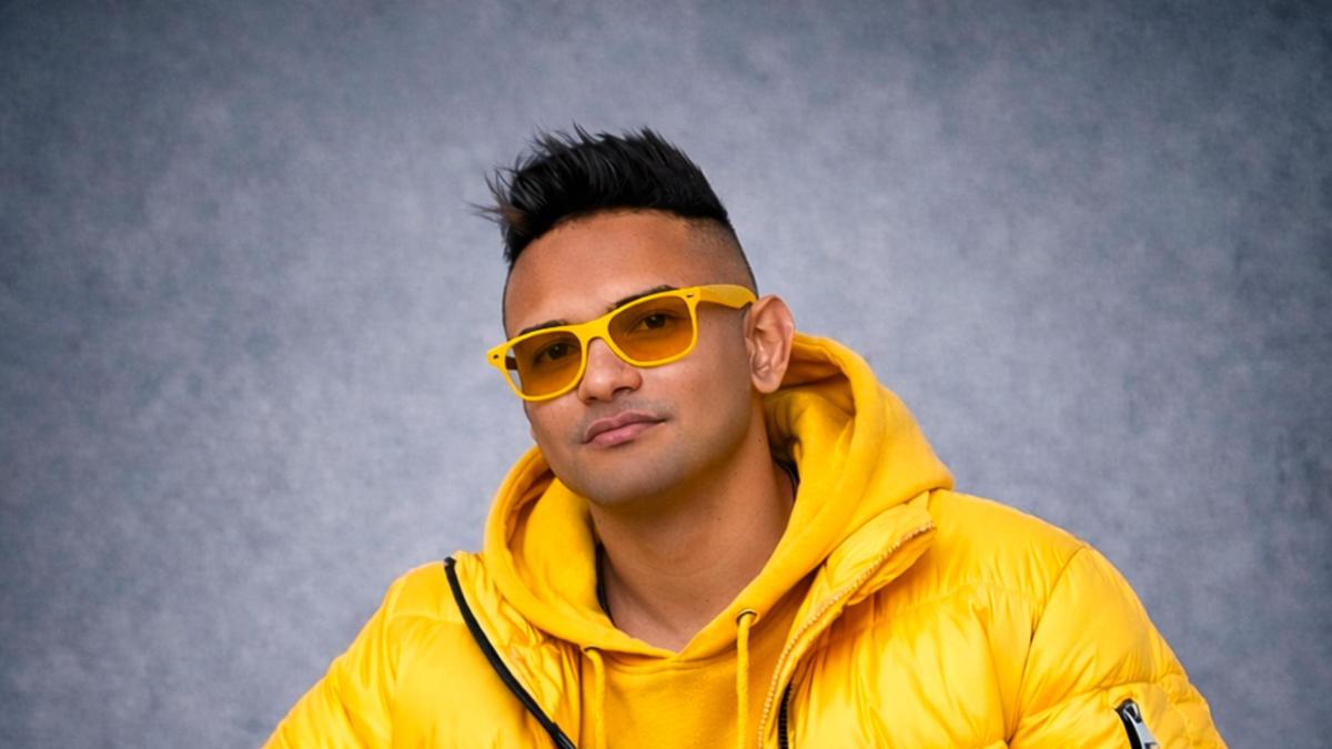 “Café con ron” a ritmo de merengue típico, el homenaje del dominicano Adid a Bad Bunny