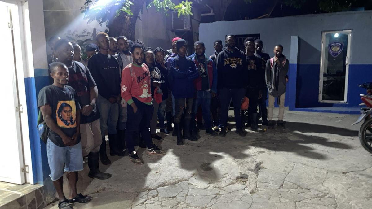 Detienen 25 haitianos indocumentados que pretendían llegar a Santiago desde la frontera norte