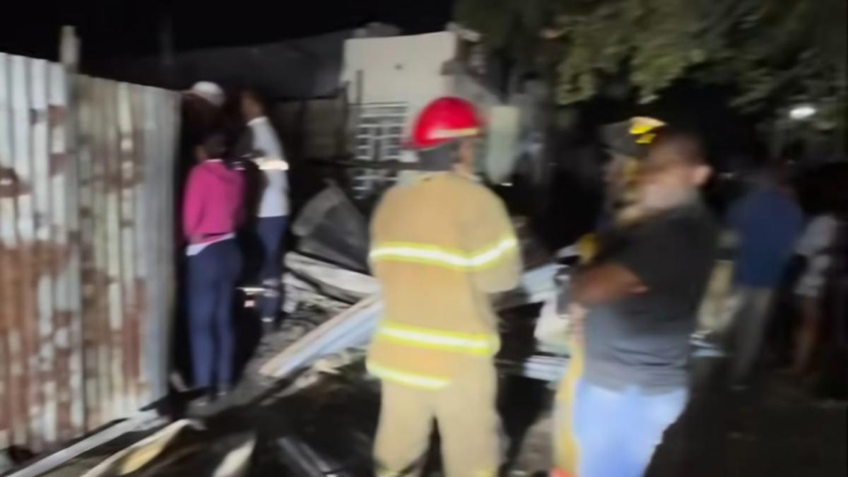 Baní: hermanos de 13 y 19 años mueren al incendiarse su vivienda