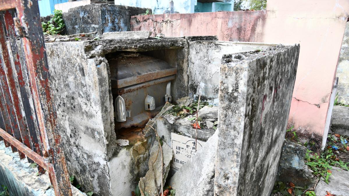 Cementerio de Los Mina: Usan panteones como zafacones