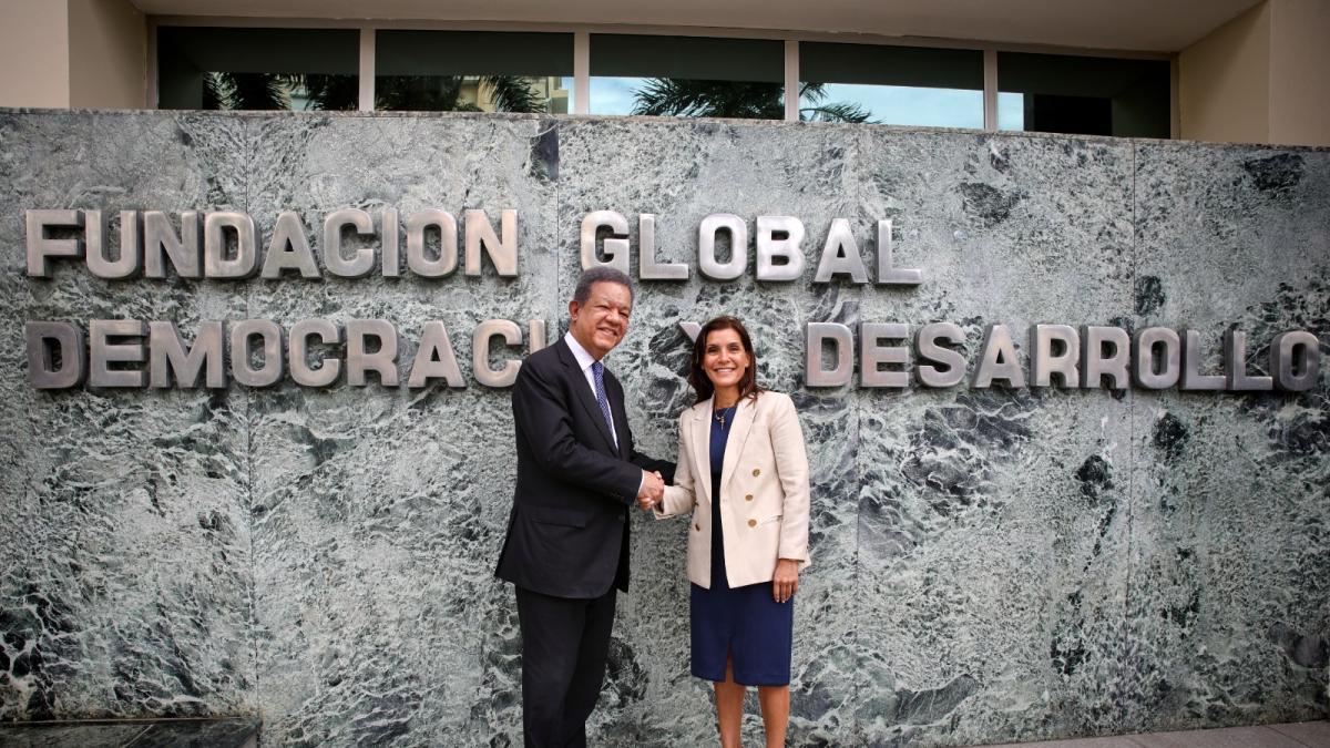 Embajadora Leah Francis Campos visita Funglode y sostiene encuentro con Leonel Fernández