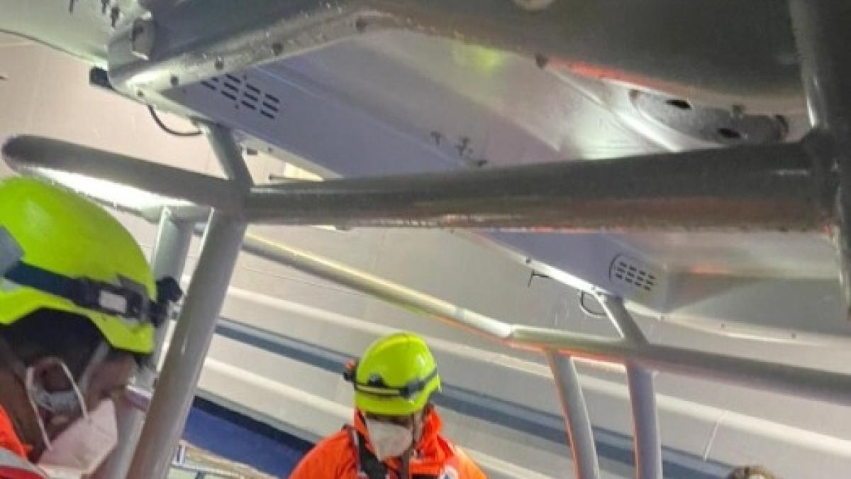 Armada y el COE brindan asistencia a dos cruceristas en la costa de Puerto Plata