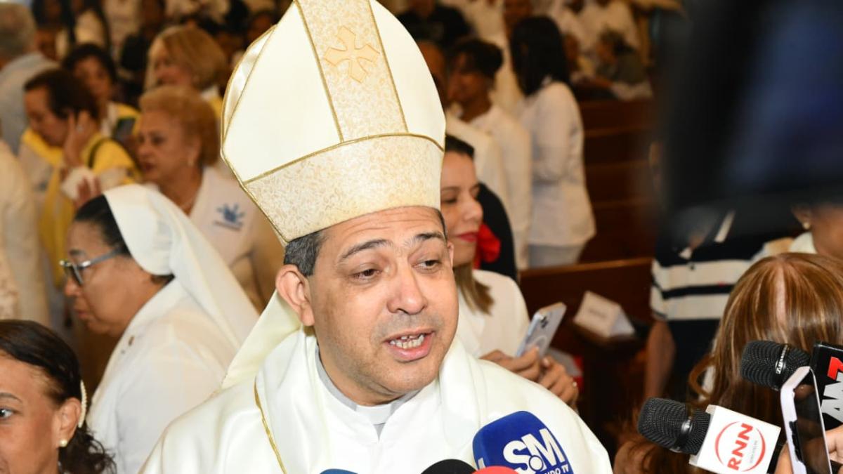 Monseñor Morel Diplán pide garantizar acceso a los servicios de salud