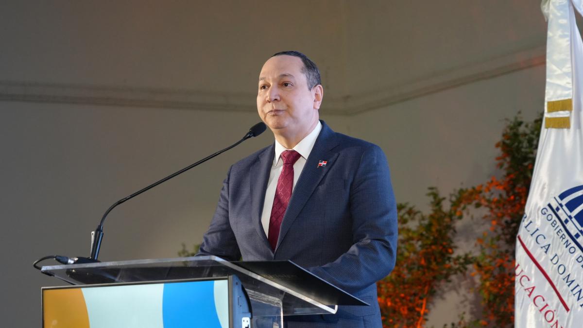 IDEICE llama a maestros enseñar a menores de 16 años uso adecuado de redes sociales