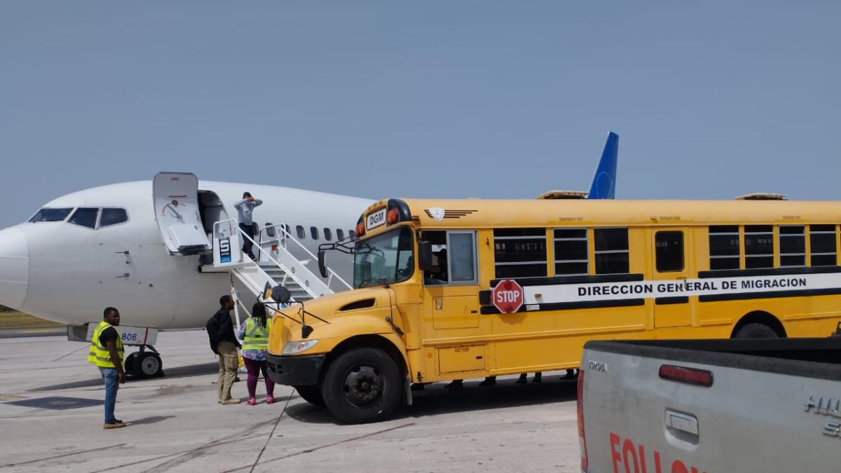 Repatrian a más de 90 dominicanos desde EEUU tras cumplir sentencias