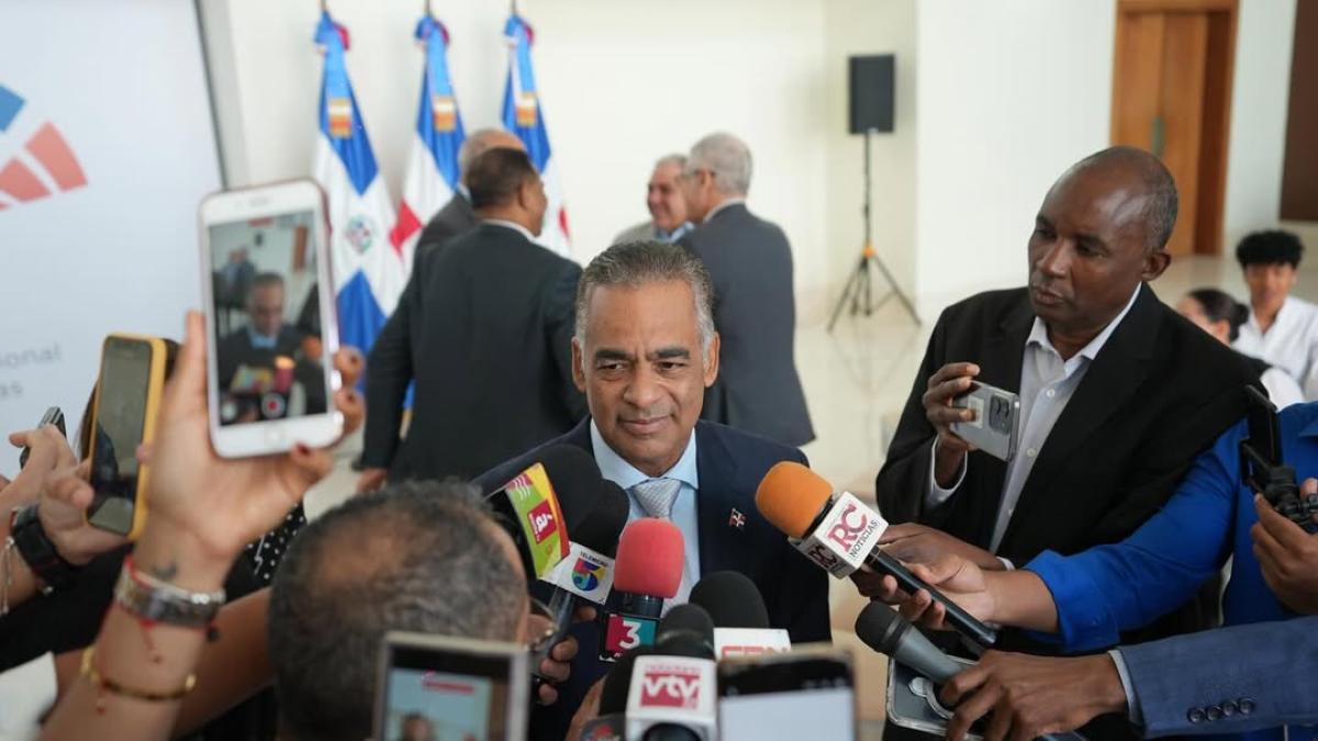 Ministro Joel Santos atribuye apagones a alta demanda