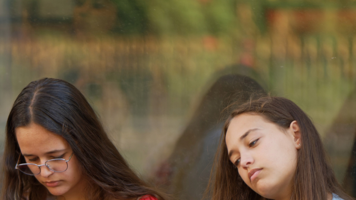 
        Adicto a la pantalla o pandemia de la soledad; riesgos de salud mental analizados por Luis Vergés
    