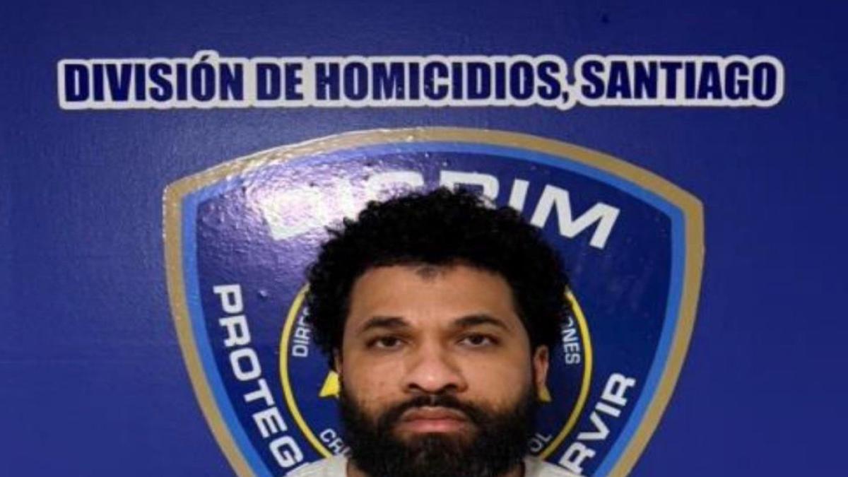 Policía arresta a hombre deportado de EEUU vinculado a homicidio ocurrido en Santiago en 2019
