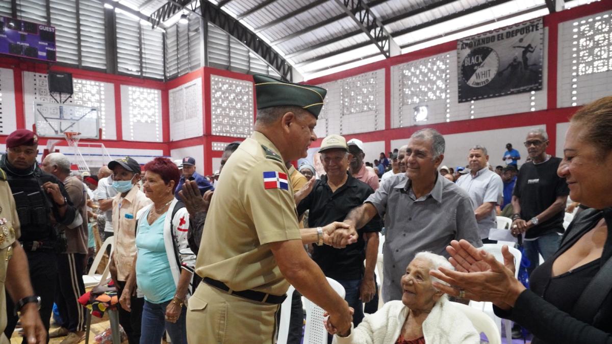 Ministerio de Defensa lleva a Villa Duarte jornada de apoyo a retirados