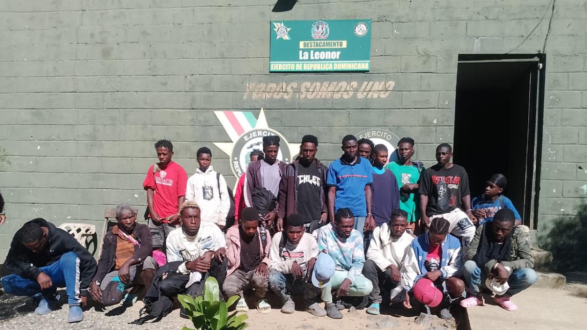 Ejército detiene a 26 haitianos indocumentados en Montecristi