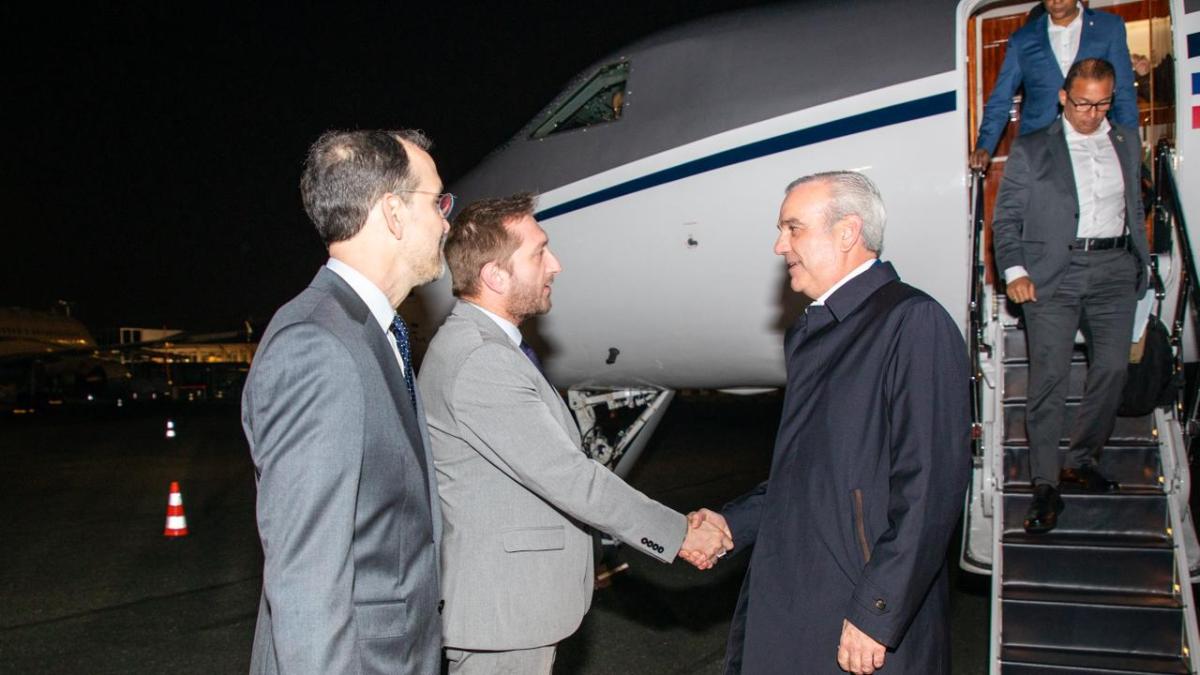 Abinader arranca con su agenda oficial en París