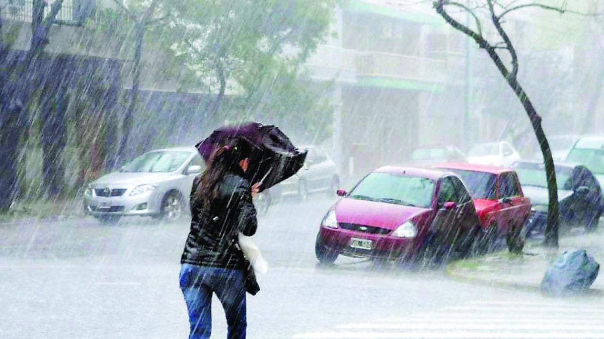 COE mantiene 16 provincias en alerta ante el riesgo de inundaciones urbanas