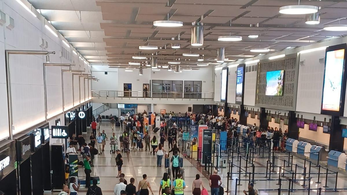 Más de 110 mil pasajeros se movilizarán por el AILA en Semana Santa, en medio de alza tarifas aéreas
