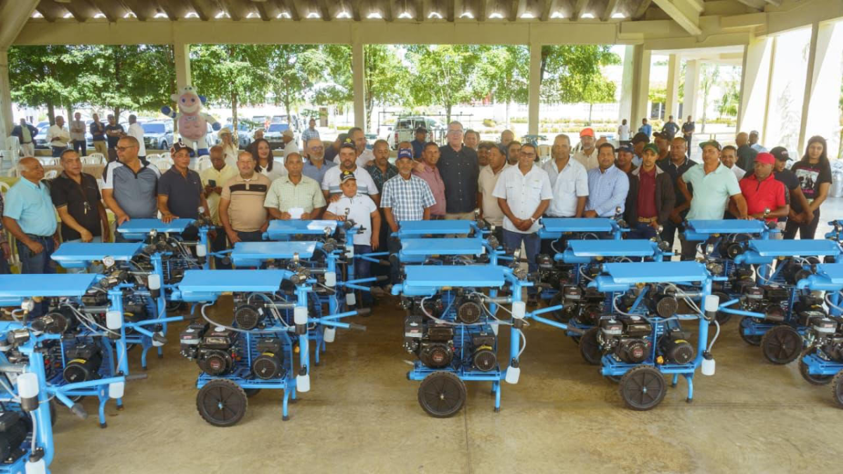 Entregan de 125 máquinas de ordeño mecánico a productores de la región Nordeste